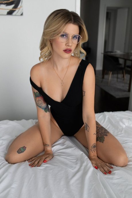 Nacktes geleaktes OnlyFans-Foto von Caressa Renoir