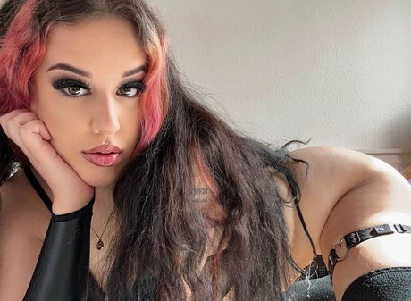 Nacktes geleaktes OnlyFans-Foto von Mia 