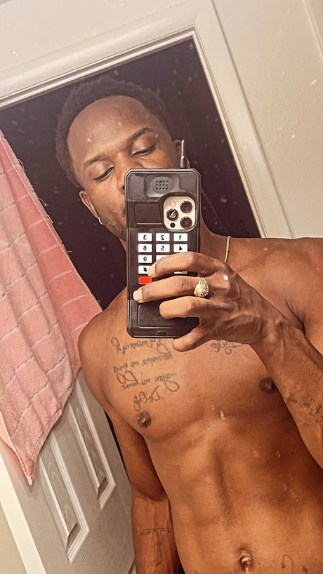 Nacktes geleaktes OnlyFans-Foto von 6ixone5ive