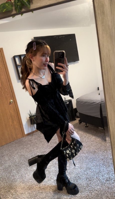Nacktes geleaktes OnlyFans-Foto von Naomi