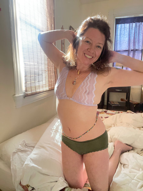Nacktes geleaktes OnlyFans-Foto von Naomi Blue
