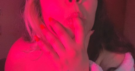Nacktes geleaktes OnlyFans-Foto von F A M A