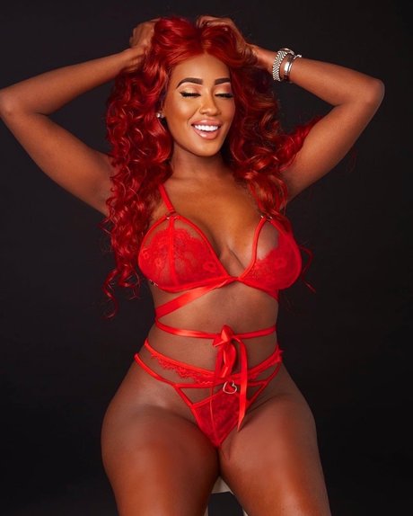 Nacktes geleaktes OnlyFans-Foto von Coco Barbie