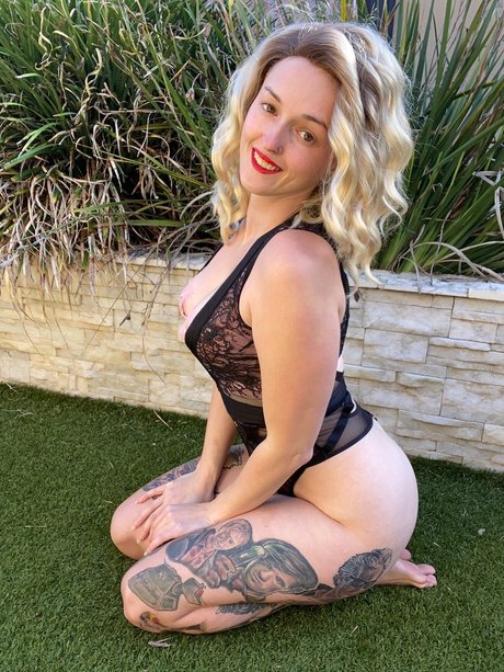 Nacktes geleaktes OnlyFans-Foto von Cherry Valentine  Premium 