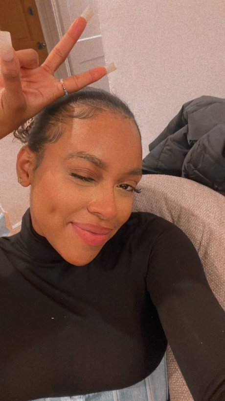 Nacktes geleaktes OnlyFans-Foto von Dimples 