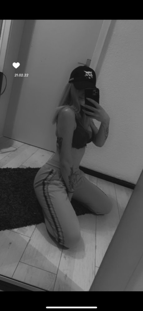 Nacktes geleaktes OnlyFans-Foto von Nancy Srs