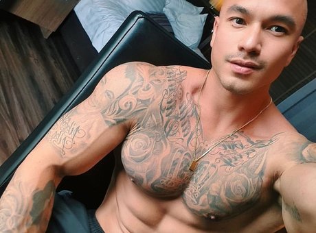 Nacktes geleaktes OnlyFans-Foto von Daddy Dean Thai
