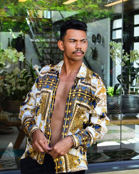 Nacktes geleaktes OnlyFans-Foto von Nathan Avlis