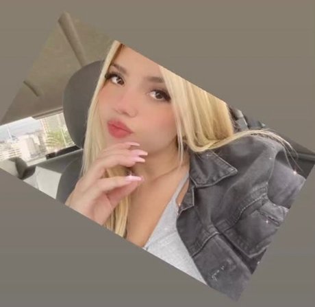 Nacktes geleaktes OnlyFans-Foto von Natalie Camila
