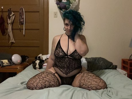 Nacktes geleaktes OnlyFans-Foto von Curvyqueen