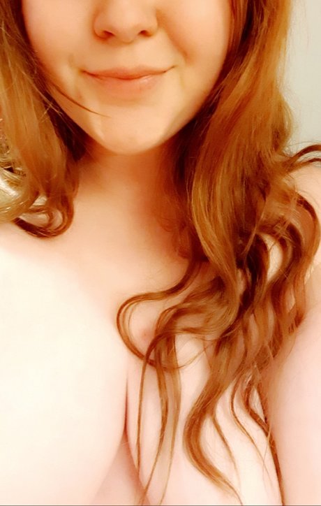  Curvy Norwegian Redhead 