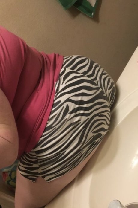 Nacktes geleaktes OnlyFans-Foto von Curvy Big Booty Mama Anne