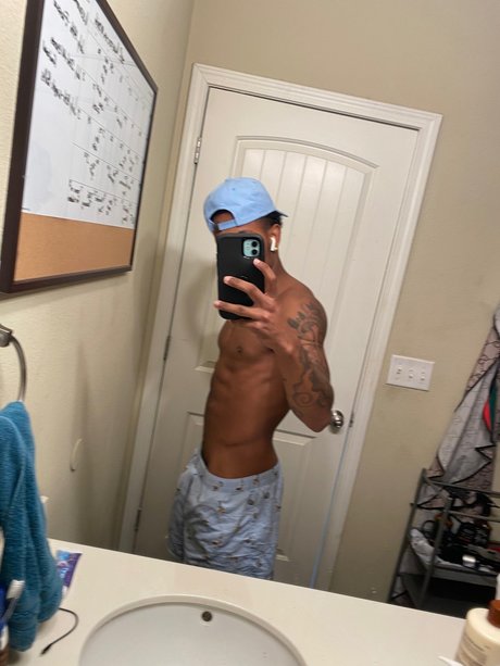 Nacktes geleaktes OnlyFans-Foto von Sniper