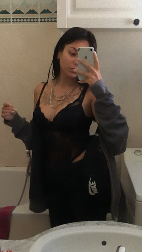 Nacktes geleaktes OnlyFans-Foto von Osna