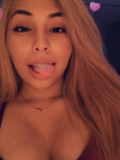 Nacktes geleaktes OnlyFans-Foto von Naz