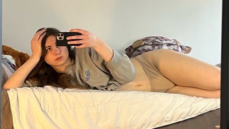 Nacktes geleaktes OnlyFans-Foto von Livvy