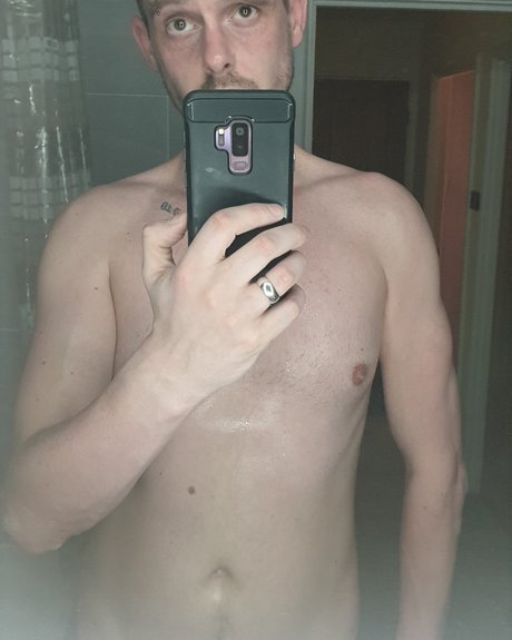 Nacktes geleaktes OnlyFans-Foto von Naughtysideof