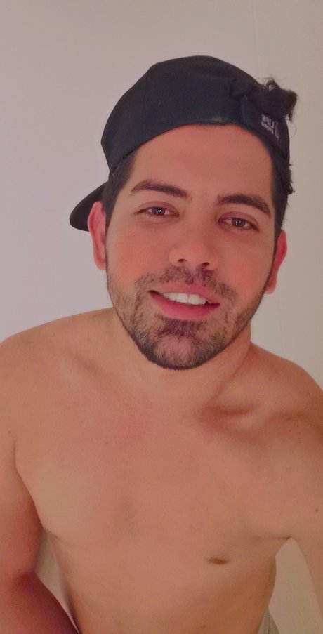Nacktes geleaktes OnlyFans-Foto von Carlos Gutierrez