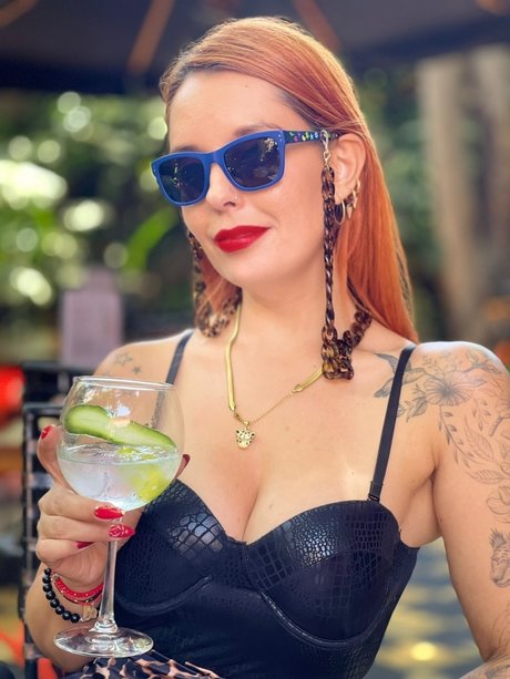 Nacktes geleaktes OnlyFans-Foto von Una Copa En Algn Lugar De La Ciudad 