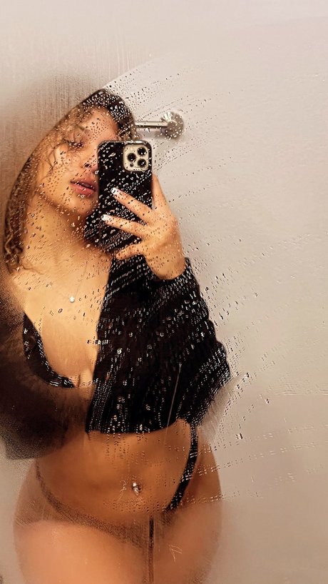 Nacktes geleaktes OnlyFans-Foto von Cece Free