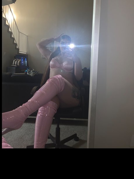 Nacktes geleaktes OnlyFans-Foto von Bharlenabharbie