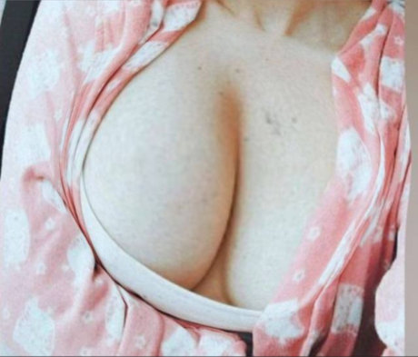 Nacktes geleaktes OnlyFans-Foto von Live 
