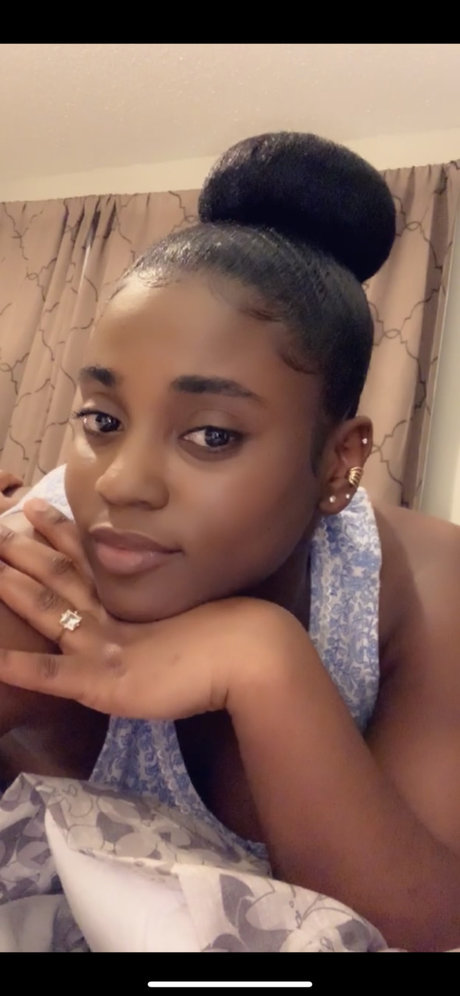 Nacktes geleaktes OnlyFans-Foto von Chocolate  Strawberry 