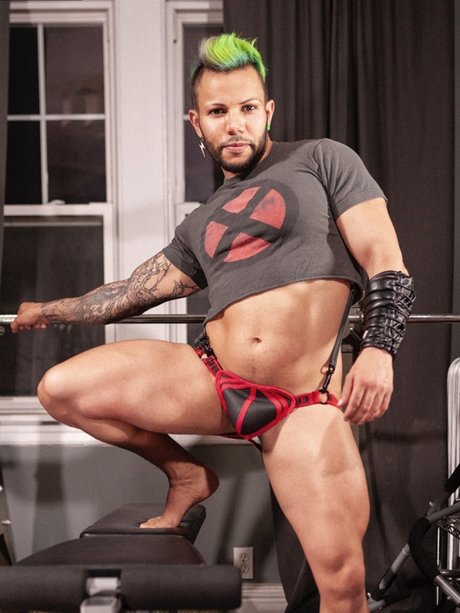 Nacktes geleaktes OnlyFans-Foto von Neonlogan