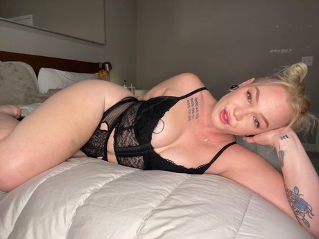 Nacktes geleaktes OnlyFans-Foto von Neoerotica