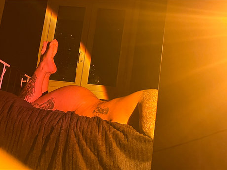 Neni Moon
