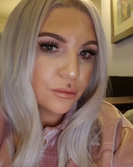Nacktes geleaktes OnlyFans-Foto von Nelly Sheff