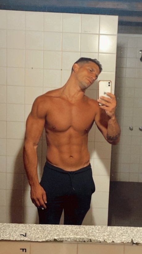 Nacktes geleaktes OnlyFans-Foto von Nicolas Nobre