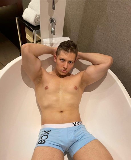 Nacktes geleaktes OnlyFans-Foto von Nicolasferringtonfree