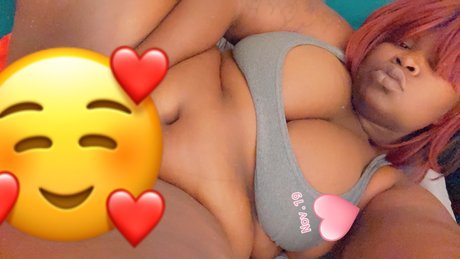 Nacktes geleaktes OnlyFans-Foto von Niamilkmarie