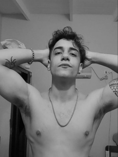 Nacktes geleaktes OnlyFans-Foto von Latino Cub 