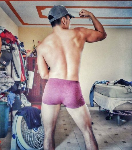 Nacktes geleaktes OnlyFans-Foto von Angel Tacru