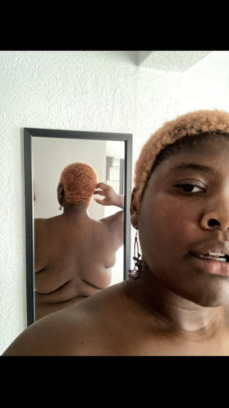 Nacktes geleaktes OnlyFans-Foto von Leigh