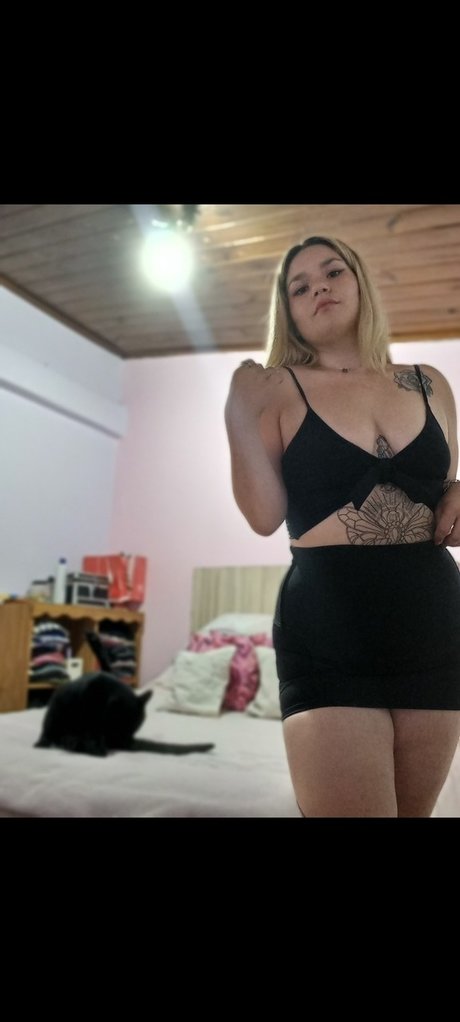 Nacktes geleaktes OnlyFans-Foto von Bellotahot
