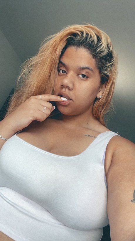 Nacktes geleaktes OnlyFans-Foto von Bella Da Brat
