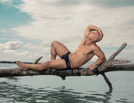 Nacktes geleaktes OnlyFans-Foto von Daddy Cane
