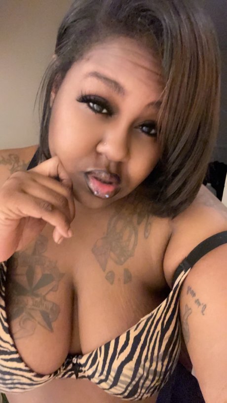 Nacktes geleaktes OnlyFans-Foto von Nikkicash25