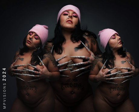 Nacktes geleaktes OnlyFans-Foto von Nikkibunz