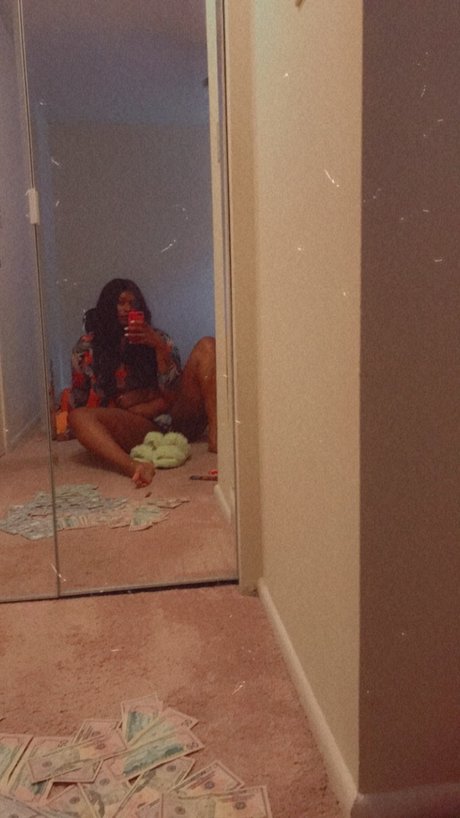 Nacktes geleaktes OnlyFans-Foto von Nikki Waves