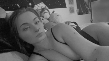 Nacktes geleaktes OnlyFans-Foto von Lilith Roxiexxx