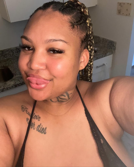 Nacktes geleaktes OnlyFans-Foto von Hennessy Cole