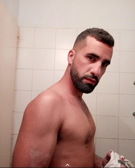 Nacktes geleaktes OnlyFans-Foto von Adrian