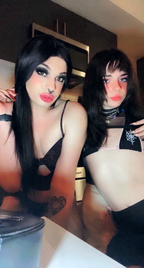 Nacktes geleaktes OnlyFans-Foto von Vylette Ampamp Squish