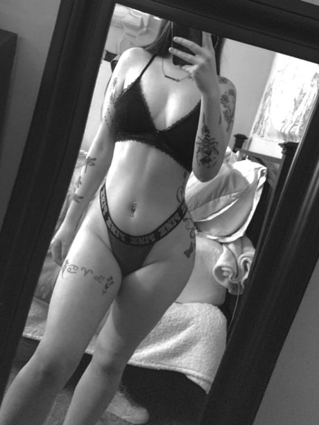 Nacktes geleaktes OnlyFans-Foto von Auralynn