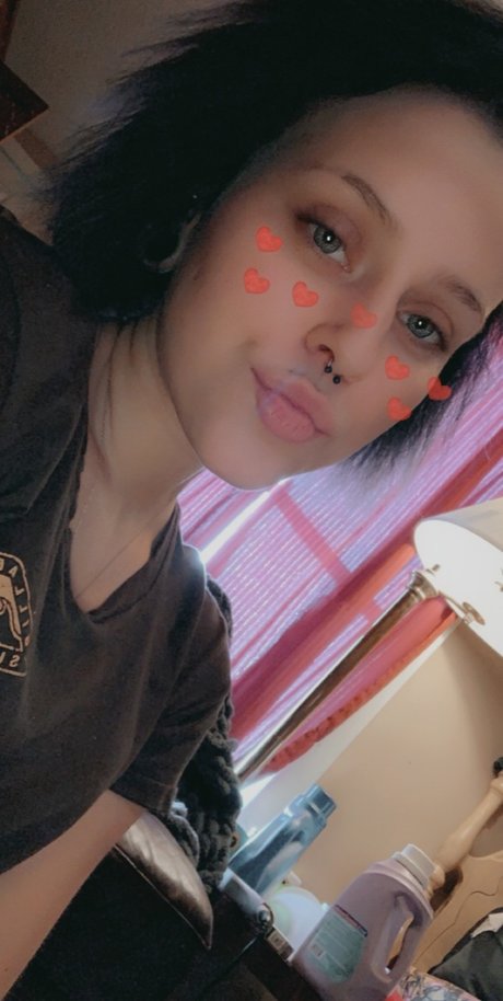 Nacktes geleaktes OnlyFans-Foto von Tatted An Petite