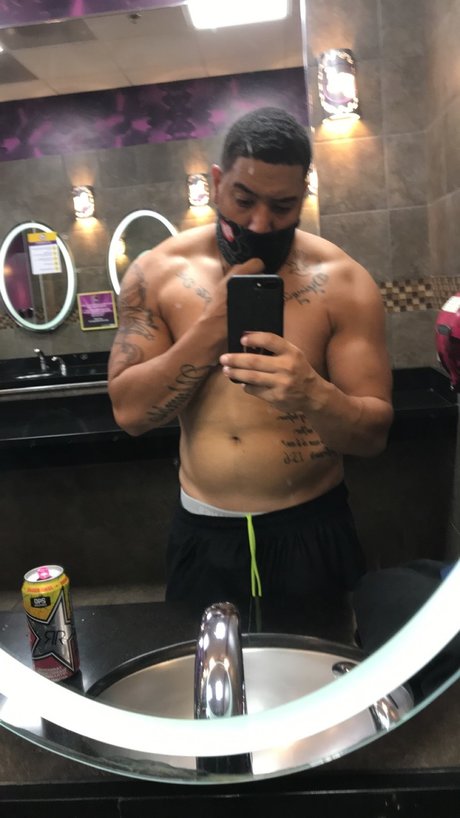 Nacktes geleaktes OnlyFans-Foto von Nixxxest